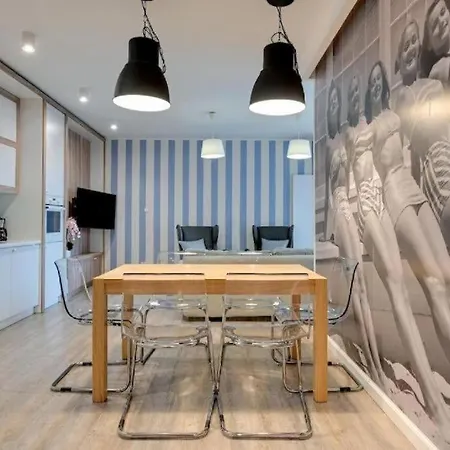 Apartmán Urban Nest Group - Torunska 15 *